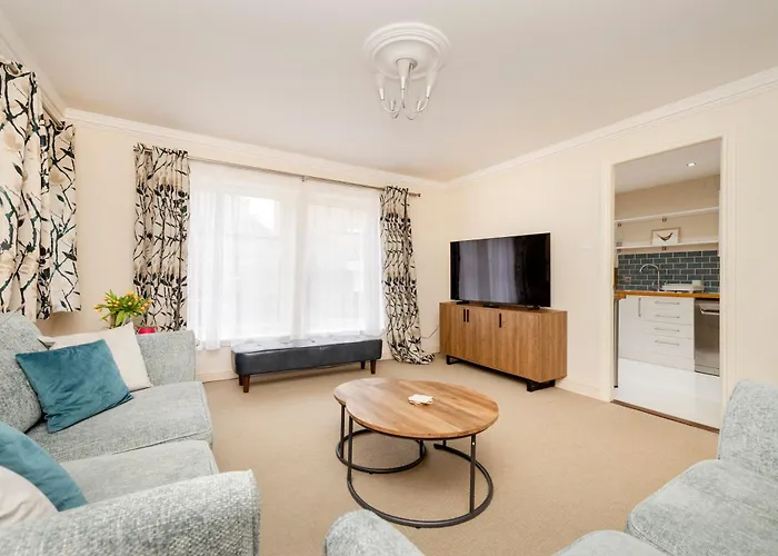 Edinburgh Charming 2-Bedroom Apartment - Ground Floor