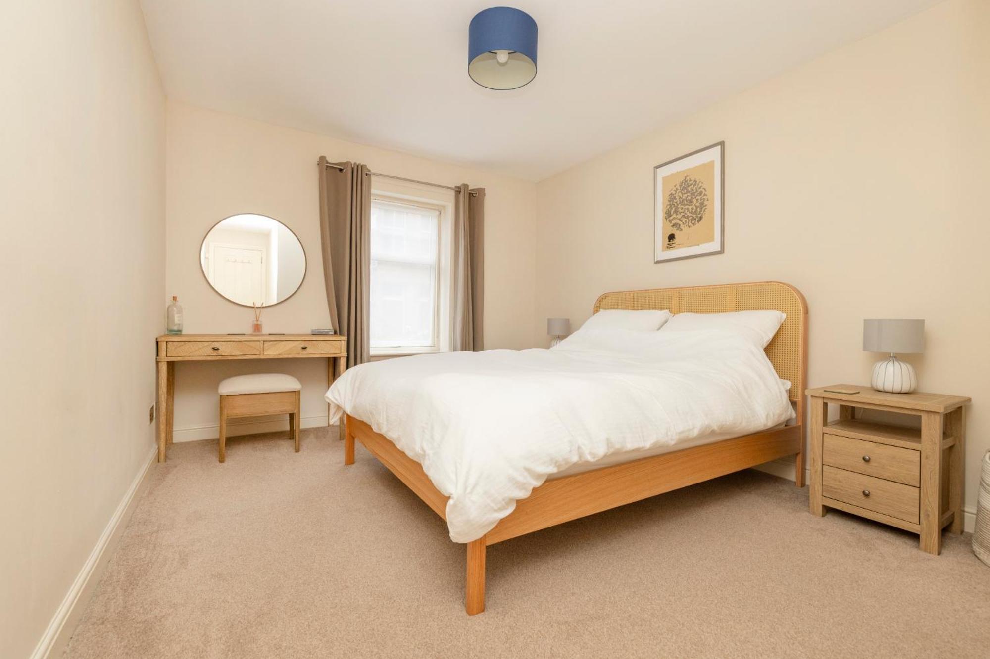 Apartment Charming 2-bedroom - Ground Floor