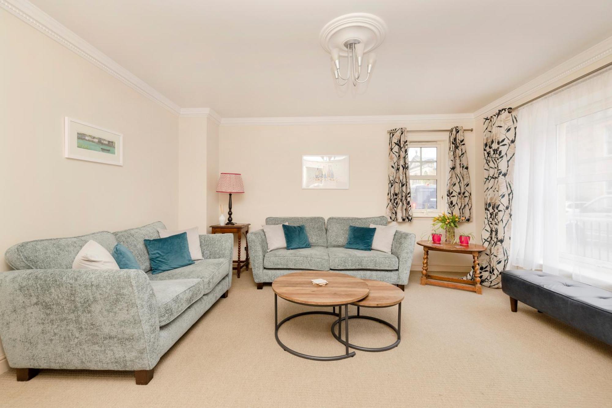 Charming 2-bedroom - Ground Floor *