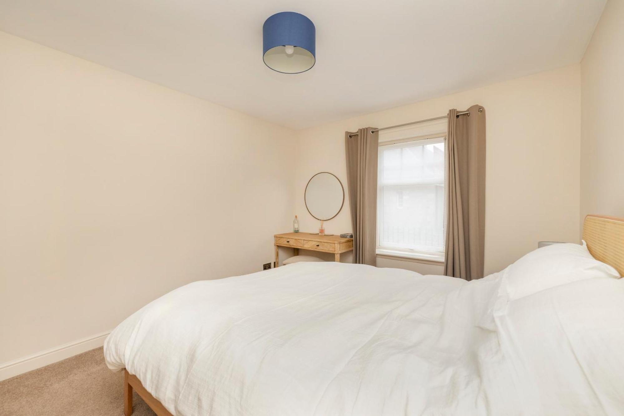 Apartment Charming 2-bedroom - Ground Floor *
